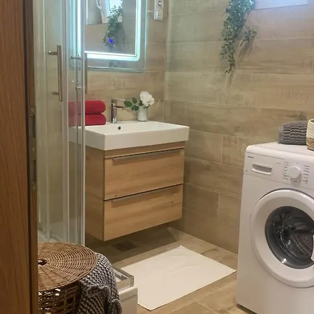 Julia - One Bedroom 3